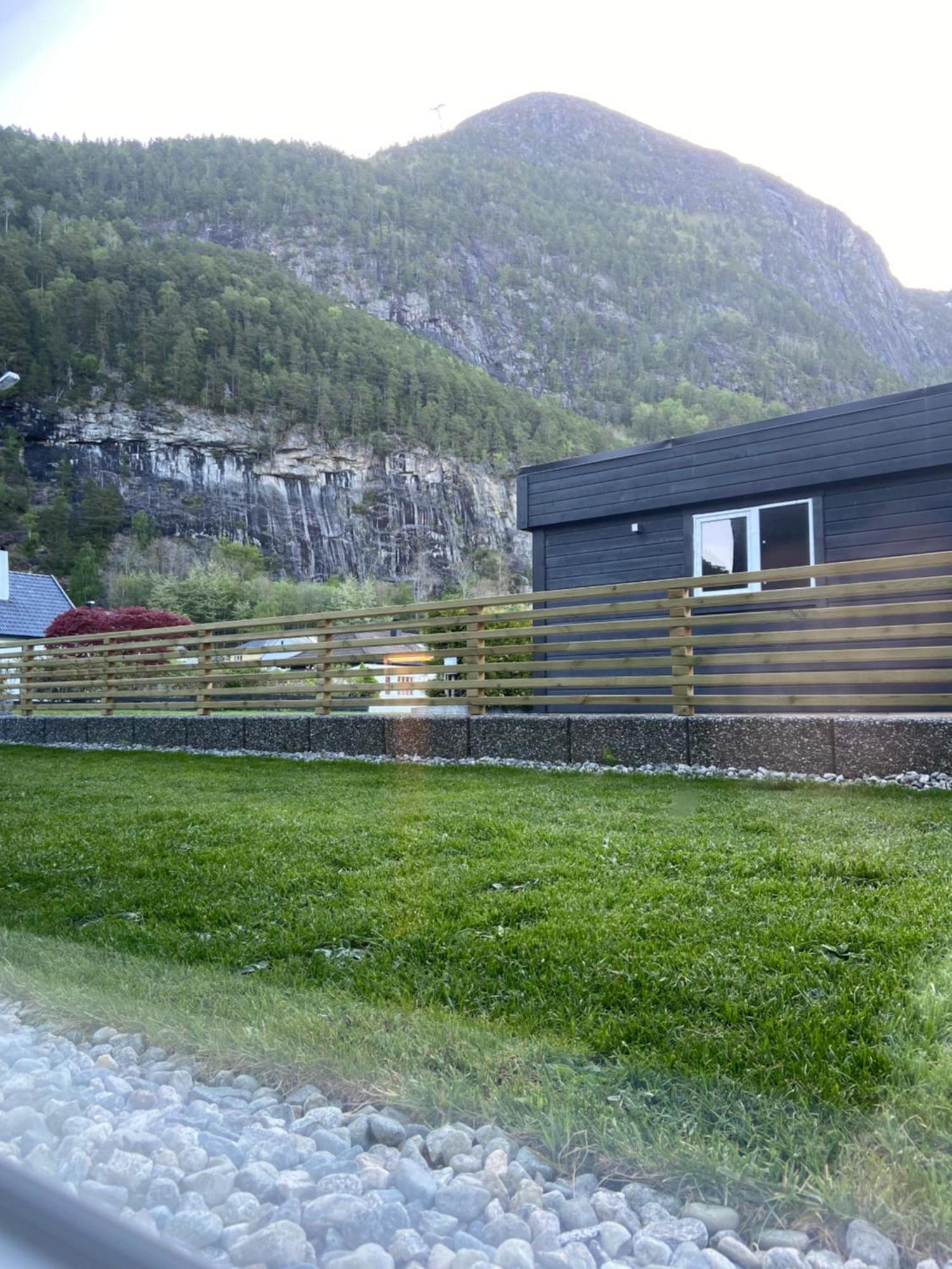 Апартаменты Andalsnes Underground Flat Экстерьер фото